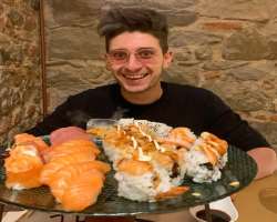 Stefano Lepri (YouTuber) eating non vegetarian food